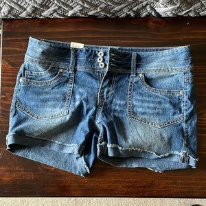 Low rise LEI junior shorts